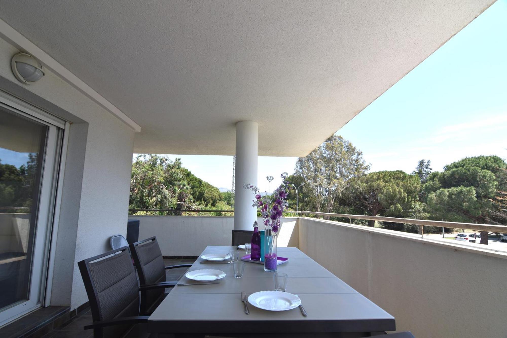 Apartamento Rnet - Portomar 126 - En Santa Margarita, Roses: Gran Terraza, Aire Acondicionado, Parking.
